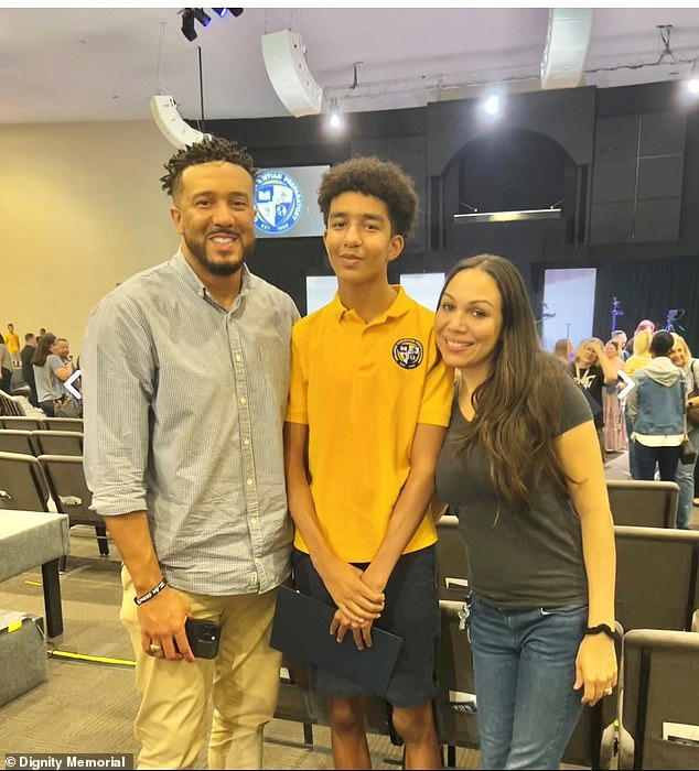 Sewell is pictured with his mother and father, Sewell Setzer Jr.