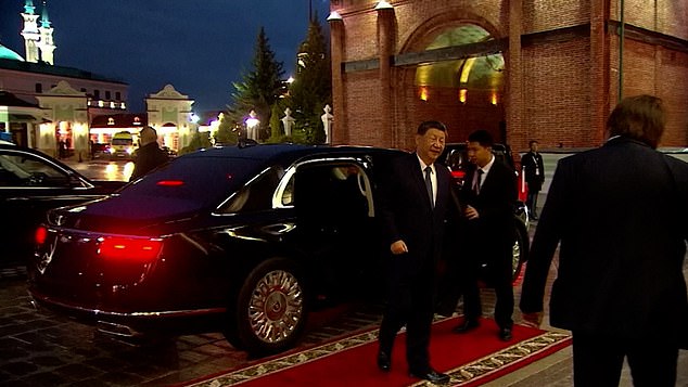 Meanwhile, Jinping was later seen getting into his car and casually leaving before heading to the meeting location.