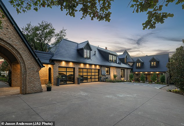 1729726435 491 Country icon Loretta Lynns grandson is selling 7M Dallas manor