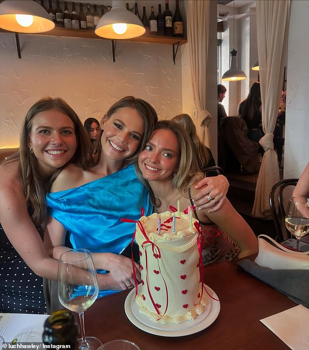 More than a dozen people near and dear to Lucía gathered around the television presenter for the birthday photo after having birthday cake for dinner at a restaurant.