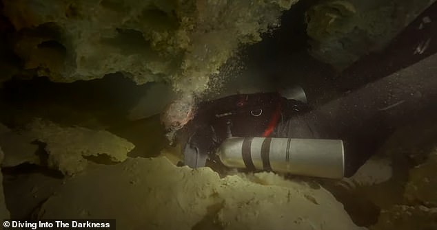 On the final dive, Heinerth and his crew were sucked into the iceberg by strong currents.