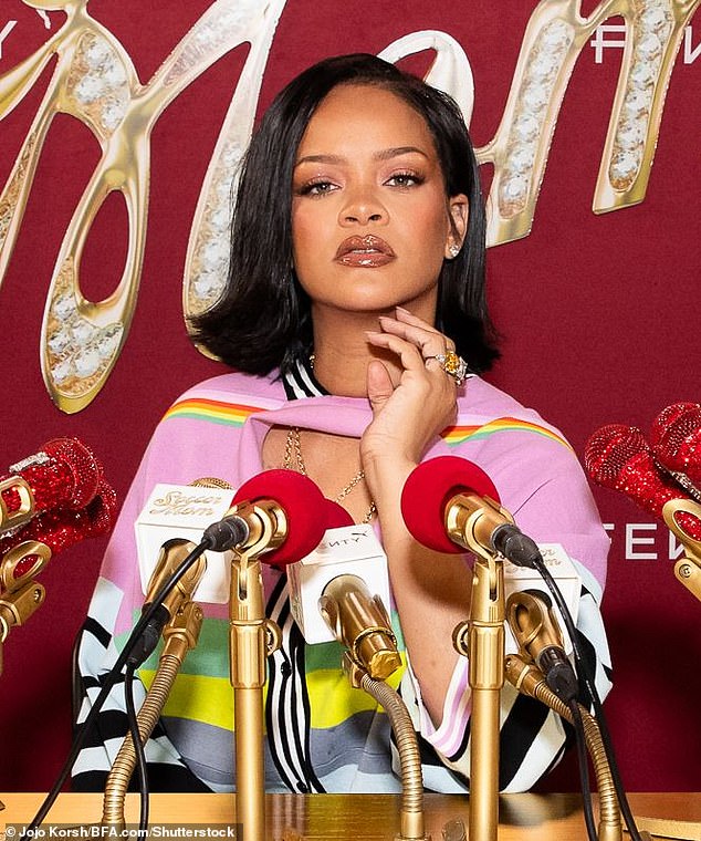 Hairstylist Yusef styled Riri's (born Robyn Fenty) perky black inverted bob and makeup artist Priscilla Ono completely contoured her complexion for the event.