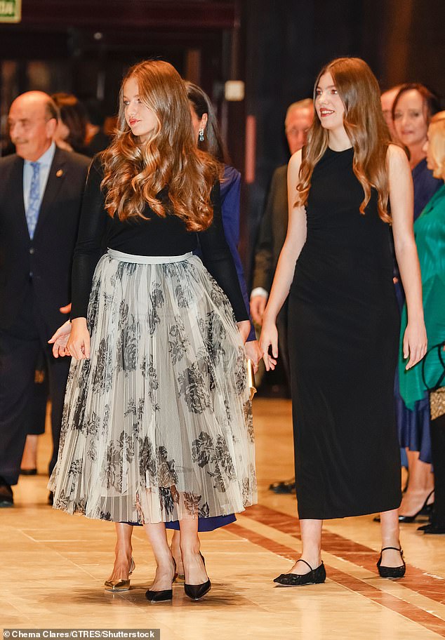 The two royal sisters Leonor (left) and Sofia (right) appeared in good spirits.