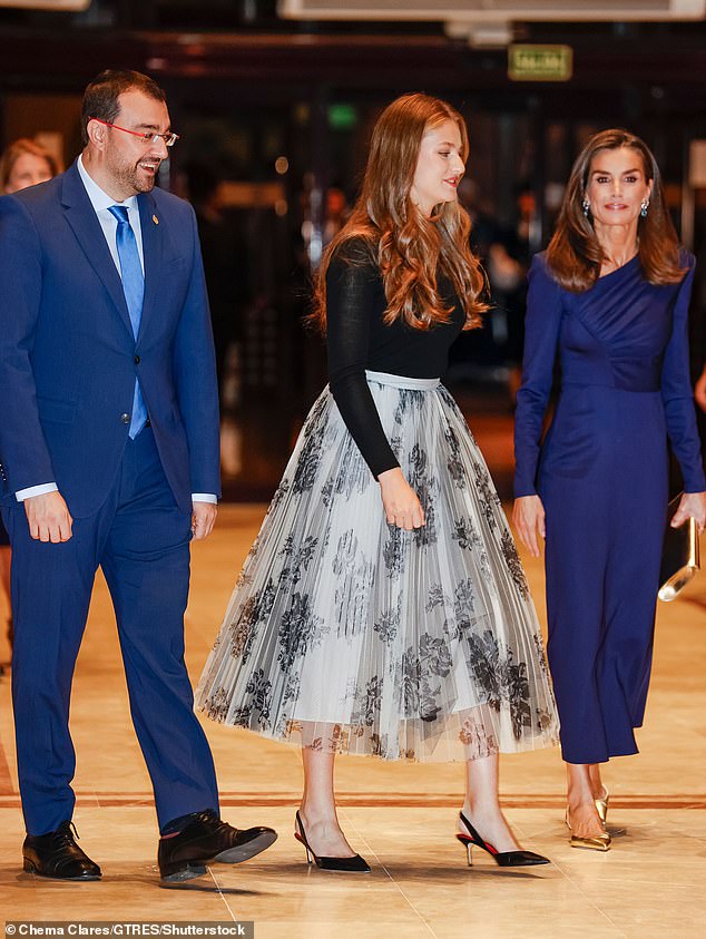 Leonor, who today received the title of Honorary Mayor of Oviedo, walked confidently with her mother