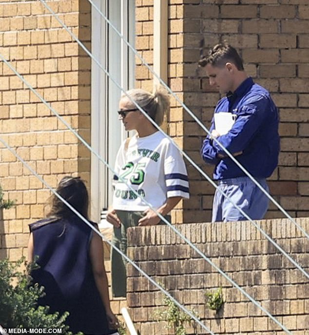 Dressed in a Forever Young T-shirt and khaki shorts, Jackie seemed to enjoy discussing her new multimillion-dollar renovation project with architects.