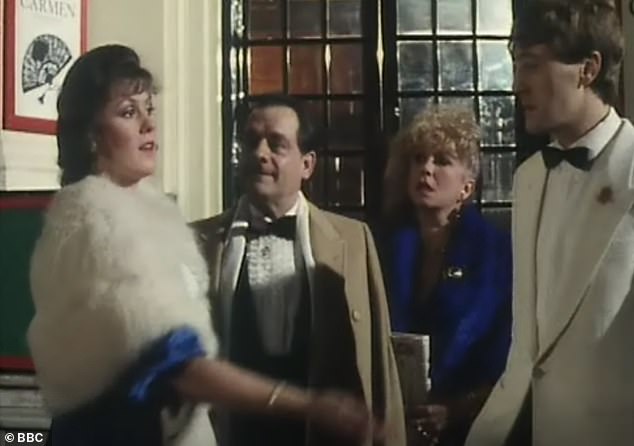 In A Royal Flush, the 1986 Christmas special, Rodney befriends a duke's daughter, and Del Boy wants to help him make a good impression.