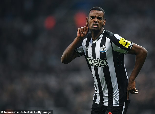 1729863239 854 Eddie Howe reveals Newcastle are reluctant to hand Alexander Isak