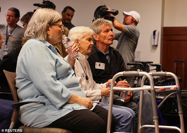 Relatives of the Menéndez brothers were in Los Angeles this Thursday to learn the result of the press conference.