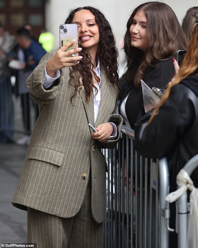 After Jade's performance, she emerged from the BBC studios and posed with fans who had camped outside the broadcast house.