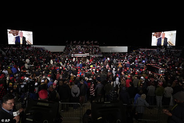 Hundreds of supporters left after anticipating a Friday night with Trump