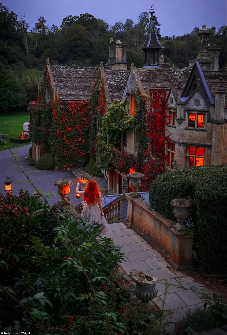 MANOR HOUSE HOTEL, CASTLE COMBE, ENGLAND: It is considered one of the prettiest villages in England and you can see why! The small village has a beautiful bridge over a stream, streets lined with cottages and super cozy pubs. The Manor House Hotel in Castle Combe is also a fairytale place. The beauty of Castle Combe is that it is magnificent all year round. My recommendation is to visit early in the morning or late at night, as it gets quite crowded here in the middle of the day.