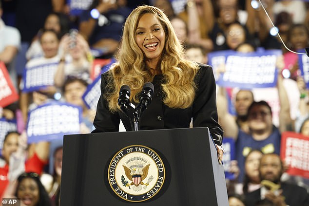 In both Rose and Beyonce's speeches, the couple brought up the topic of motherhood while addressing the crowd at each event; Beyoncé seen on Friday in Texas