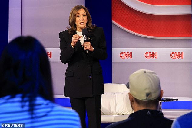 Democratic pundits David Axelrod and Van Jones said that when Vice President Kamala Harris didn't want to answer a question, what they said was that she went into 'word salad' mode.