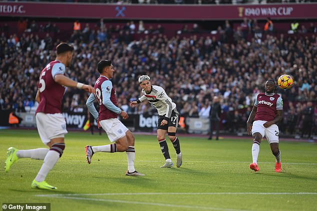 Alejandro Garnacho fired against the crossbar as United missed several important opportunities.