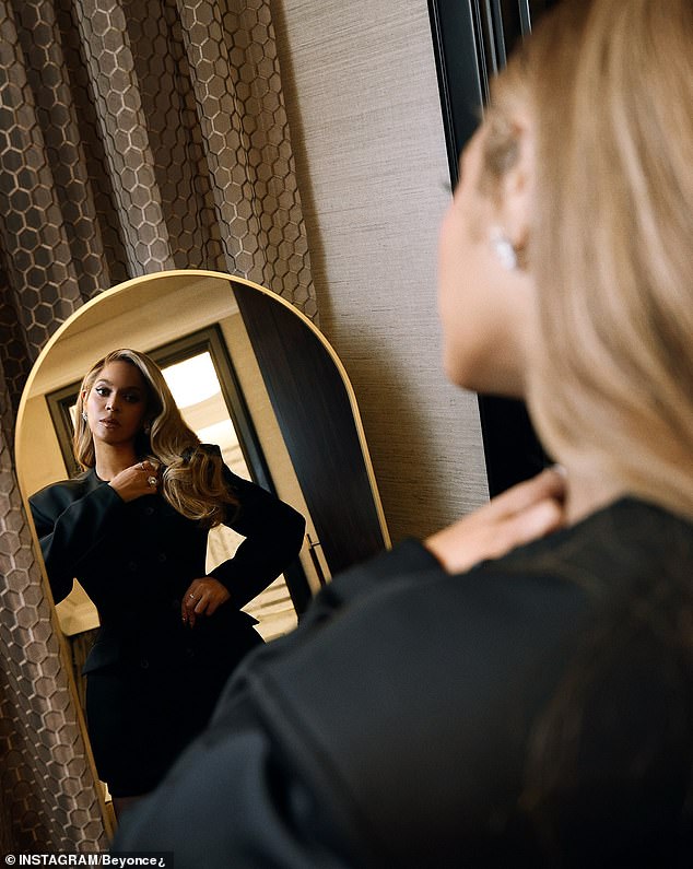 Queen Bey also shared photos before the event while getting ready for it.