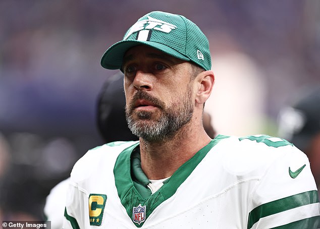 Aaron Rodgers and the Jets have lost six straight games and have a record of 2-6.