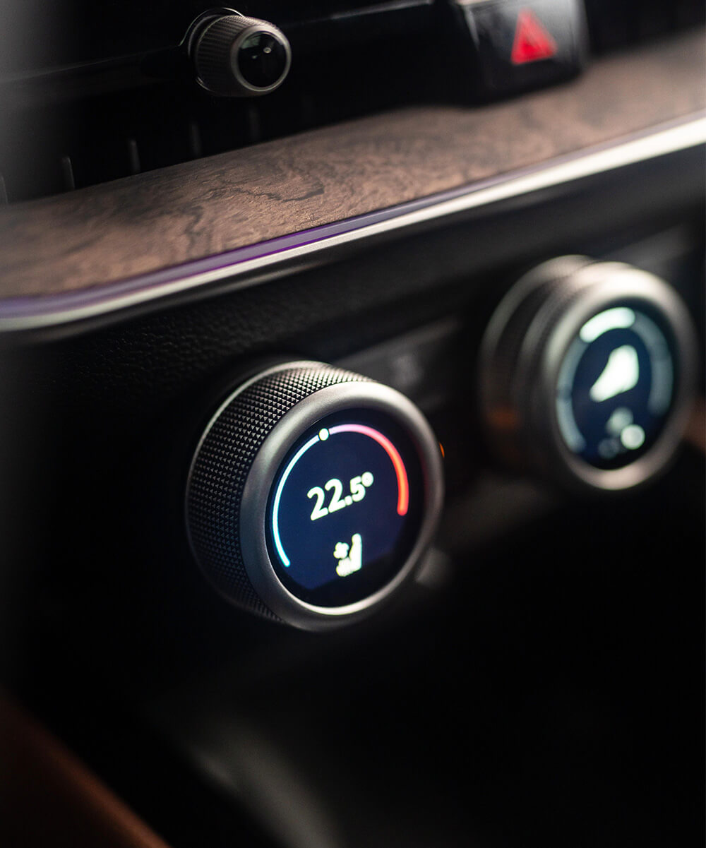 The Smart Dials of the new Superb are a real game-changer. They let you choose what you want them to do and then let you control things instantly.