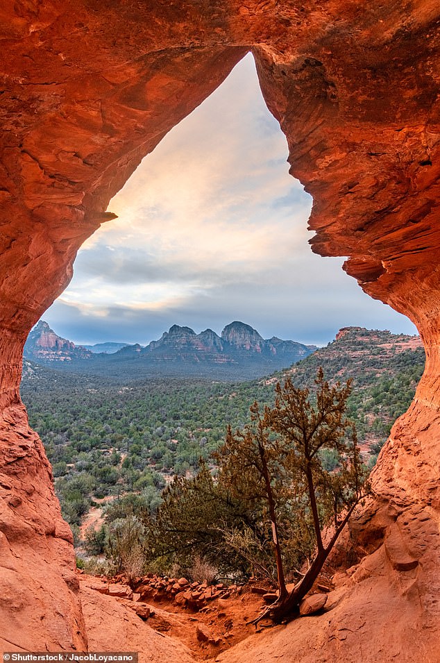 Several critics have praised Sedona for its outdoor attractions.