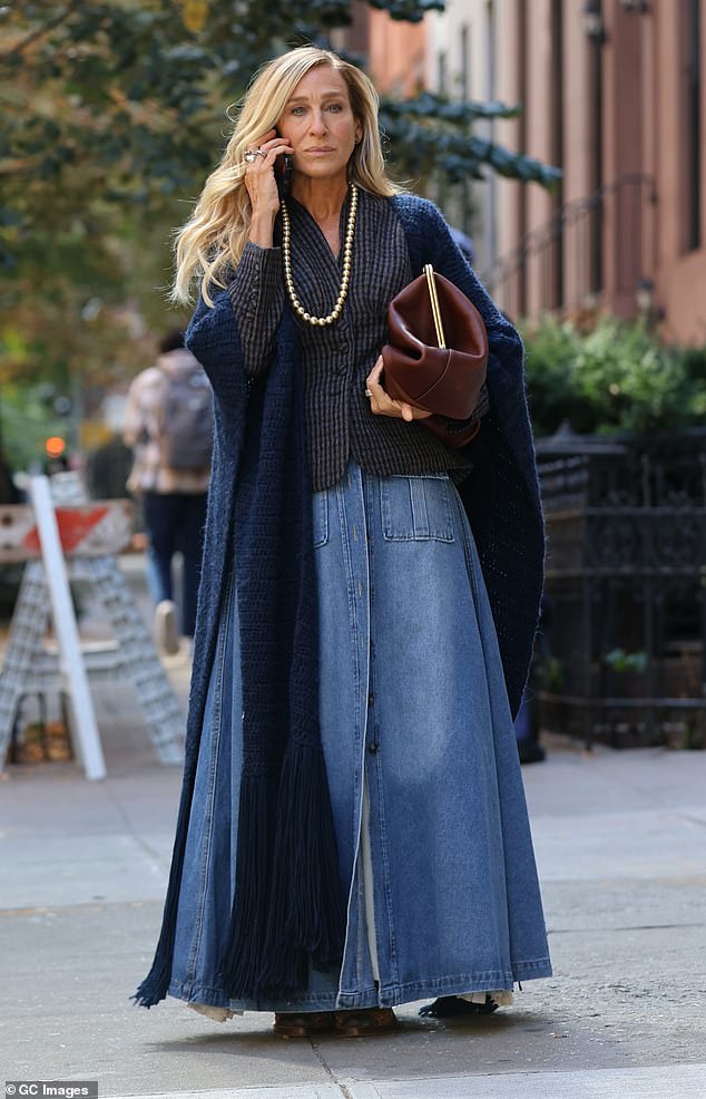 The Sex and The City star, 59, showed off her character Carrie Bradshaw's unique style in a layered autumn outfit.