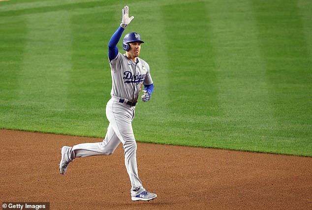 Freeman waves to the Bronx as he rounds the bases in the top of the first inning on Monday.