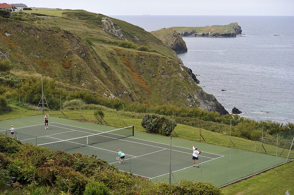 Impressive: tennis fans can enjoy spectacular views on the hotel court