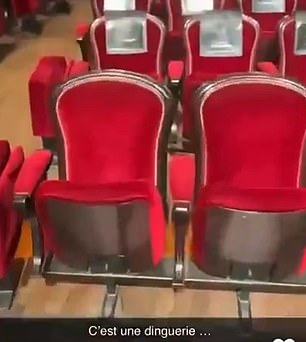 The two chairs believed to have been reserved for Jude Bellingham and Vinicius were missing name tags.