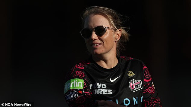 Injured star Alyssa Healy was at North Sydney Oval on Tuesday night and has a chance to play in the Sixers' next game on Friday. Photo: Mark Metcalfe/Getty Images