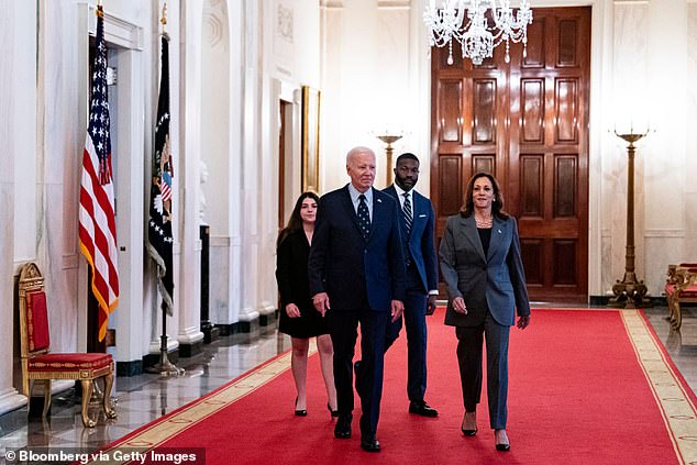 1730255059 307 Kamala faces onslaught of backlash for Bidens mental acuity border