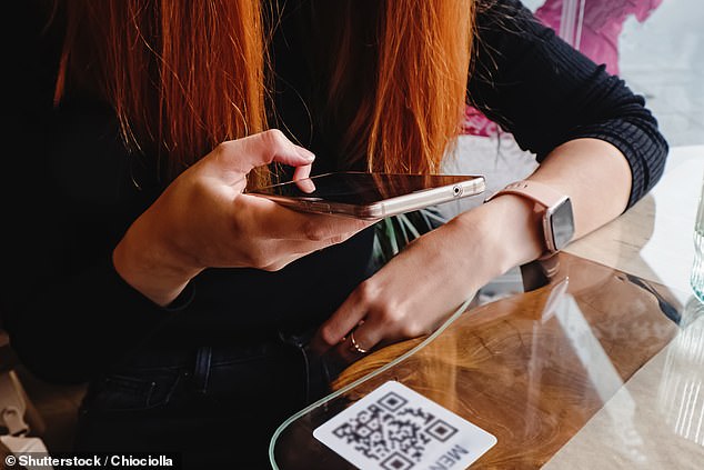 A financial expert explained that the QR payment method was essentially a cost-saving measure for Chemist Warehouse, as it would eliminate intermediaries such as Visa and Mastercard.