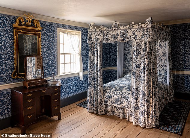 A four poster bed inside Mount Vernon. The interior also features framed landscapes and portraits, a piano, and decorative stucco ceilings.