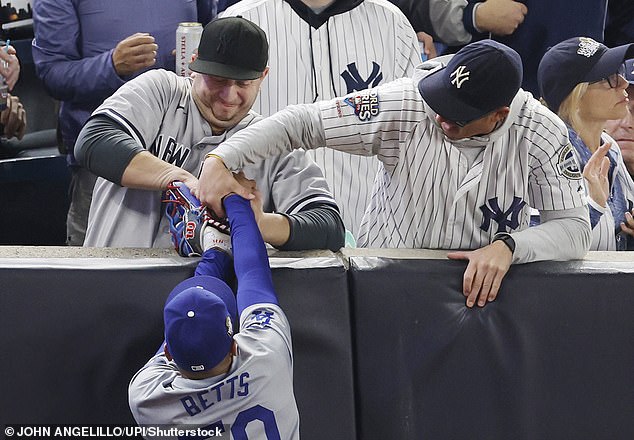 Two Yankees fans ejected after trying to grab a ball from Mookie Betts' glove