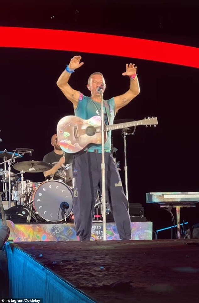 For the first time in his career, singer Chris Martin announced that the band would play their first show at Melbourne's Marvel Stadium without bassist Guy Berryman after he suffered an illness.