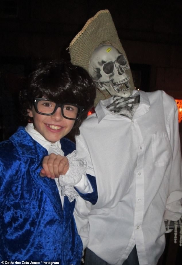 While his son Dylan, now 24, dressed up as the iconic Austin Powers.