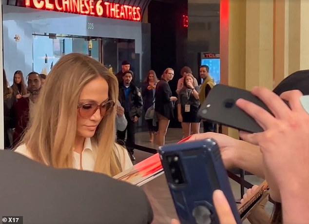 J-lo seemed resigned and stopped signing autographs after the daring question.