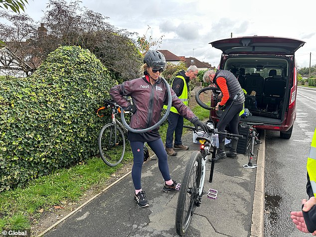 If the first delay wasn't annoying enough, Amanda was forced to get off her bike for the second time due to another puncture.