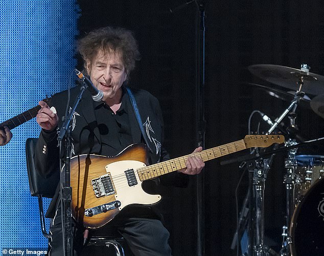 One of the singers is 83-year-old 1960s folk singer Bob Dylan. That claim was made by Roger Friedman on Showbiz411 on Wednesday, adding that the duet has already been recorded; seen in september