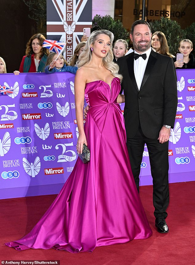 Helen turned heads in a voluminous dress as she walked the red carpet that same night with Robbie.