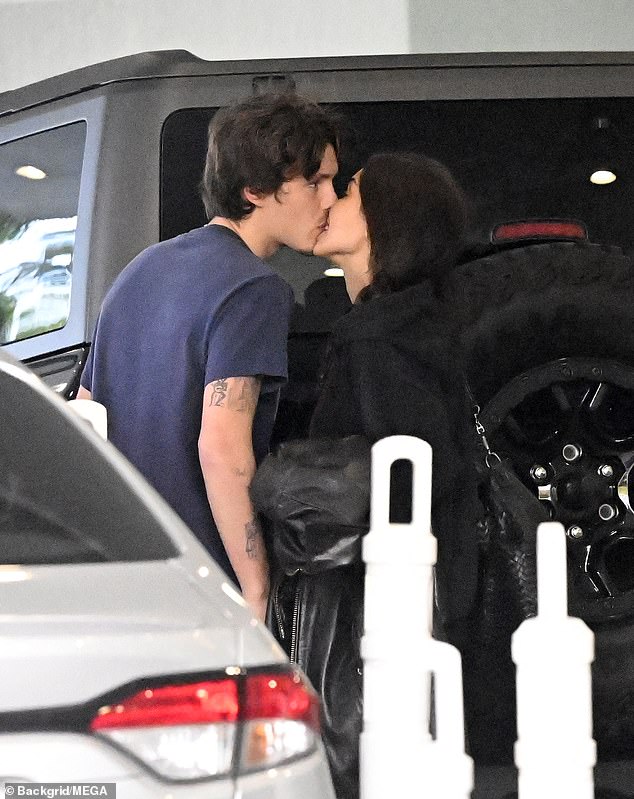 The duo shared a goodbye kiss as Cruz dropped Jackie off at the airport.