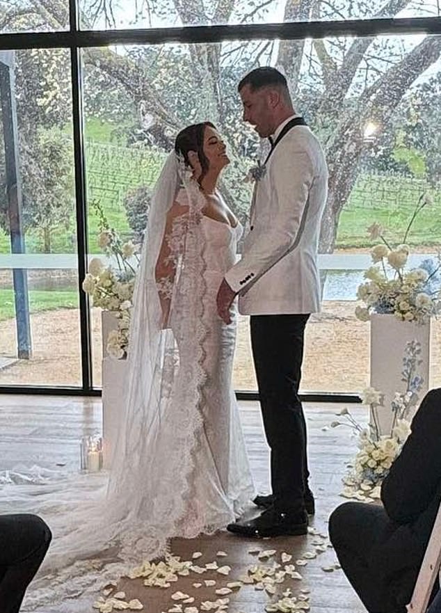 The AFL star married his love at Lancemore Hill, which is about 85 kilometers from Melbourne's CBD.