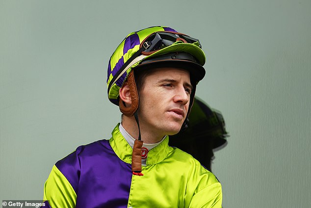 Jockey Jason Collett has been praised for his bravery after his mount crashed into the grass in the Sydney Stakes at Randwick last Saturday.