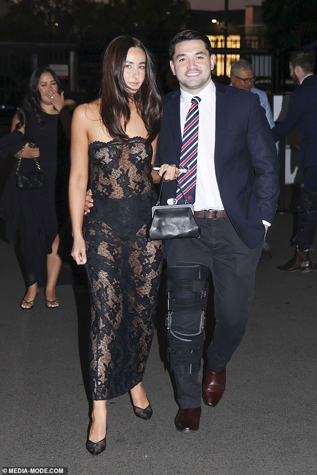 Brandon Smith arrived with his partner Isabella Williams, who opted for a sheer black lace dress that revealed her underwear. All eyes were on Isabella in the low-cut dress, which she paired with a pair of black heels. Both in the photo