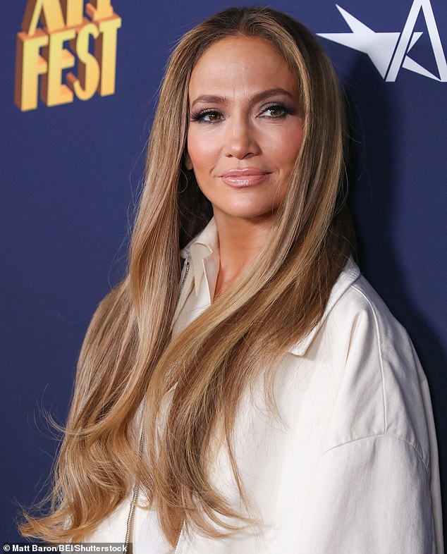 JLo delighted the cameras with her unmistakable and enigmatic smile