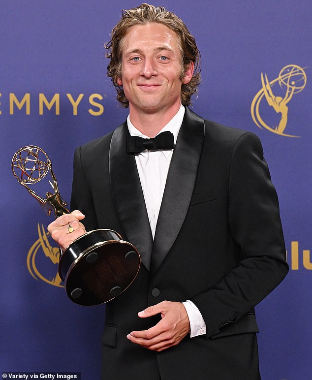 Jeremy Allen White fans call for doubles competition in New York