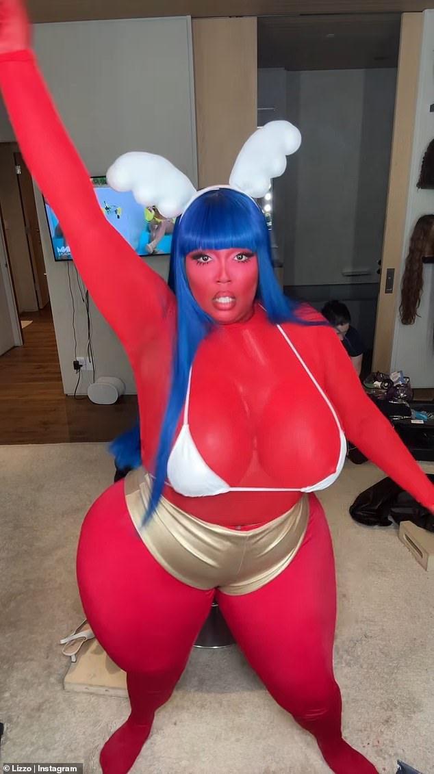 Lizzo has wardrobe malfunction as she paints her entire body