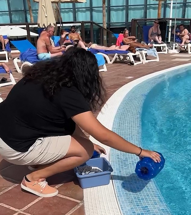 Protesters invaded the Papagayo Arena hotel in Playa Blanca on Monday with banners with the slogans 