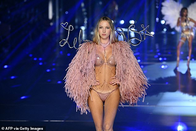 Kate's daughter Lila, 22, joined her and scored an epic pair of angel wings, as seen above.