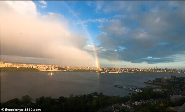 The stunning view of the Hudson River towards Manhattan that residents of The Colony at Fort Lee can enjoy