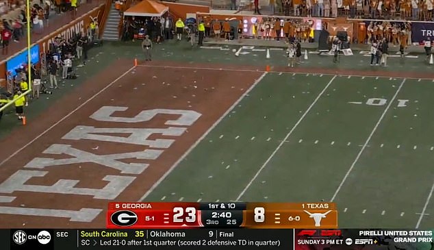 Angry Texas fans threw bottles on field after controversial call against Georgia