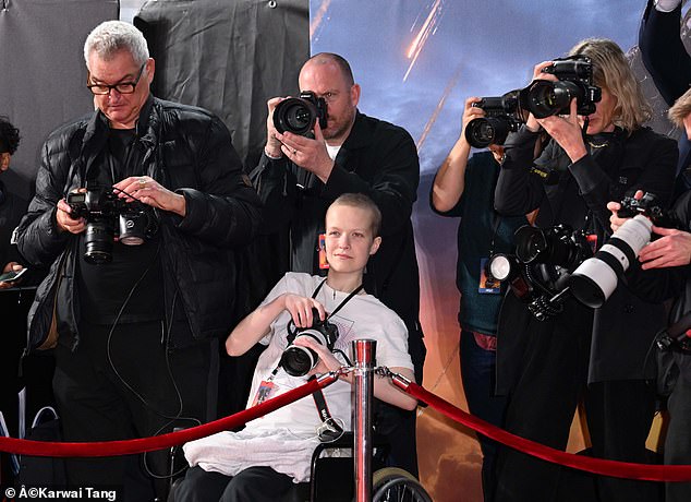 Now, in another 'bucket list' moment for the teen, Liz has been seen working alongside photographers to capture celebrities attending the UK premiere of Tom Hardy's Venom: The Last Dance.