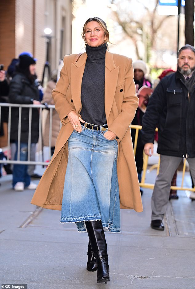 Bündchen, photographed in New York in March, and Valente postpone finding out the baby's sex until birth.